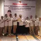 Pasangan bakal calon bupati (bacabup) Arief Rohman dan bakal calon wakil bupati (bacawabup) Sri Setyorini mendapatkan surat rekomendasi untuk maju Pilkada Blora 2024 dari Partai Gerindra. (Liputan6.com/ Ahmad Adirin)