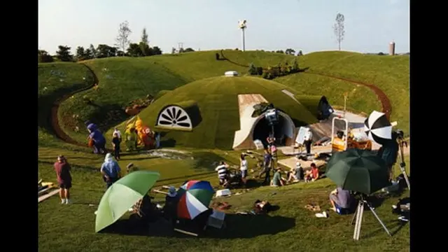 7 Potret 'Behind The Scene' Serial TV Teletubbies, Bikin Nostalgia. (Sumber: Youtube/Cartoon Comedy Channel)