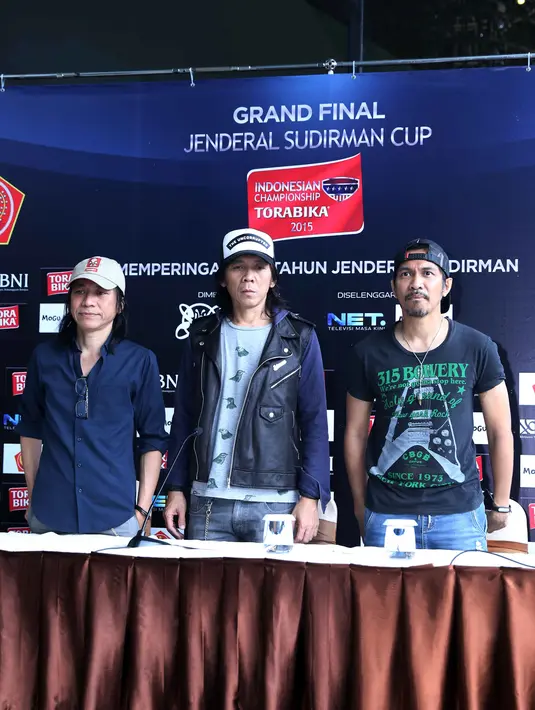 Akan banyak kejutan dalam penampilan Slank di partai final yang mempertemukan Semen Padang dan Mitra Kukar nanti. (Nurwahyunan/Bintang.com)