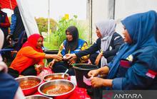 Dapur Umum Kemensos Salurkan 164 Ribu Porsi Makanan Harian untuk Korban Banjir Sumatera
