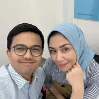 Sahrul Gunawan dan Dine Mutiara Aziz resmi menikah di Bandung, Jawa Barat, 6 Mei 2023, dengan mahar 1 karat berlian dan emas seberat 100 gram. (Foto: Dok. Instagram @sahrulgunawanofficial)