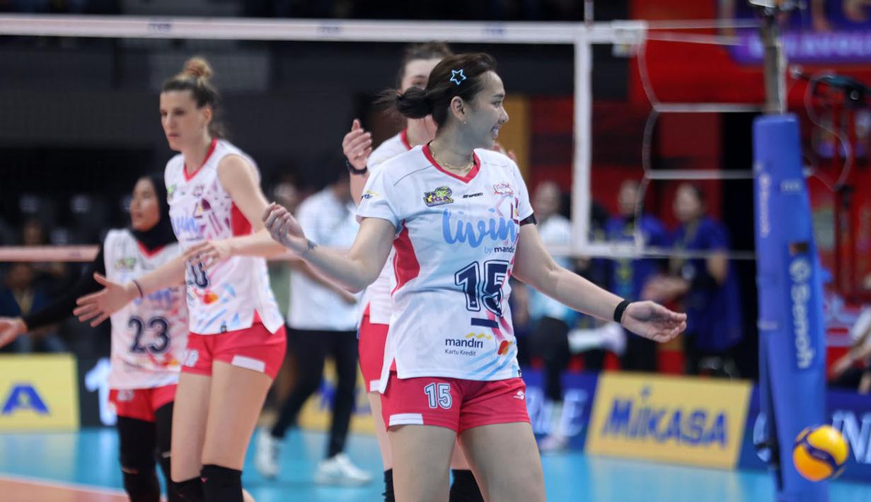 Meski Livin Mandiri yang dipimpin Yolla Yuliana mampu memberikan tekanan hingga poin-poin krusial, Electric PLN tetap mampu menjaga fokus dan mengamankan set pertama dengan skor ketat 25-23. (Dok. PBVSI)