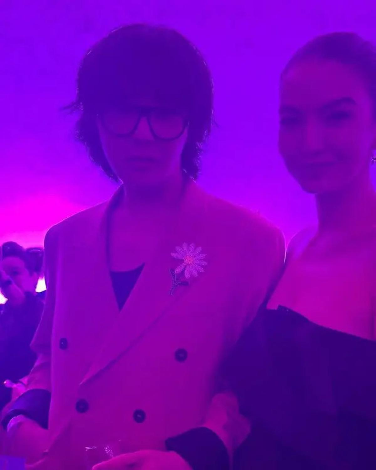 6 Gaya Raline Shah Pamer Foto Bareng G-Dragon, PSY, dan Rain di Seoul, Circlenya Berkelas