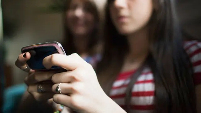 Trend Kirim Foto Bugil Antar Siswa Buat Orang Tua Resah