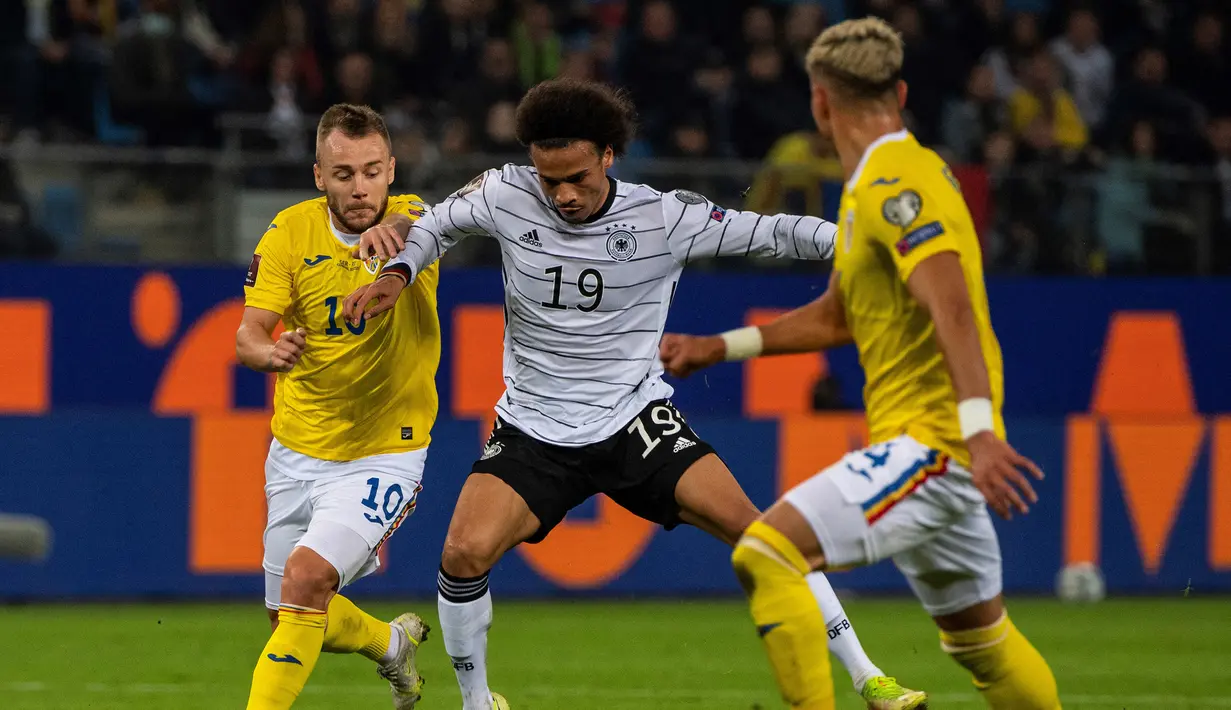 Leroy Sane. Pemain sayap Timnas Jerman berusia 26 tahun yang kini memperkuat Bayern Munchen ini memiliki nilai pasar senilai 70 juta euro. Pemilik 43 caps bareng Tim Panser ini total tampil dalam 9 laga di fase kualifikasi dengan torehan 4 gol dan 3 assist. (AFP/John MacDougall)