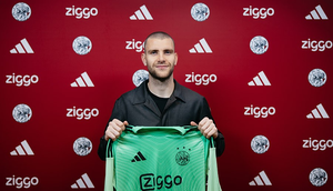 Maarten Paes resmi gabung Ajax. (Ajax)