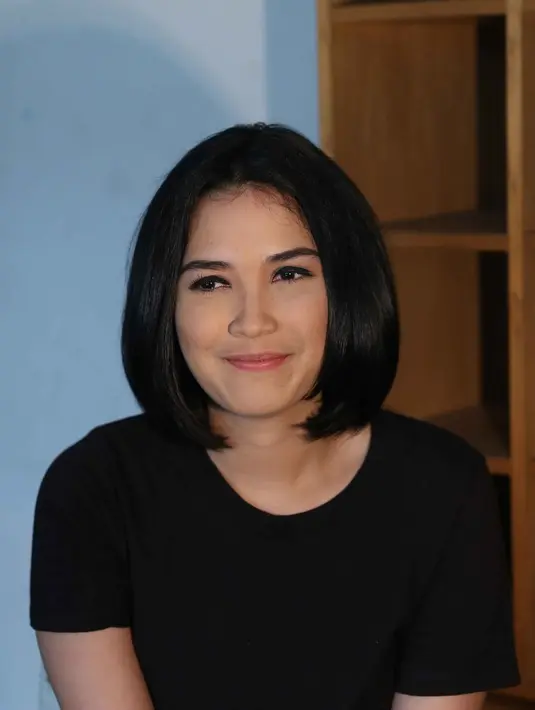 Menjadi tokoh yang jauh dari karakter pribadinya merupakan hal yang sulit, jadi wanita pesantren Dinda tobat jadi wanita yangjudes dan galak?. (Nurwahyunan/Bintang.com)