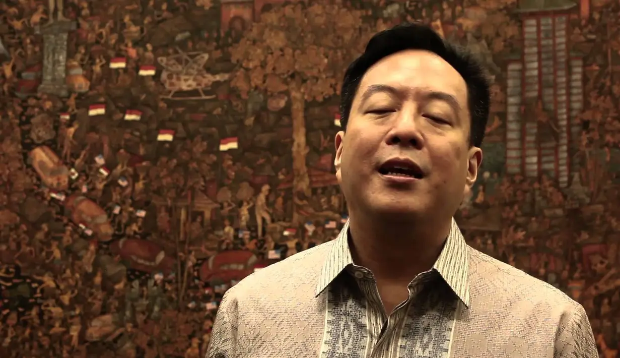 Michael Hartono adalah kakak kandung dari Budi Hartono, Ia berada dibawah satu level dari kekayaan adiknya. Michael mempunyai kekayaan sebesar 108,75 triliun rupiah. Kekayaannya sama - sama berasal dari BCA dan Djarum. (www.selasar.com)