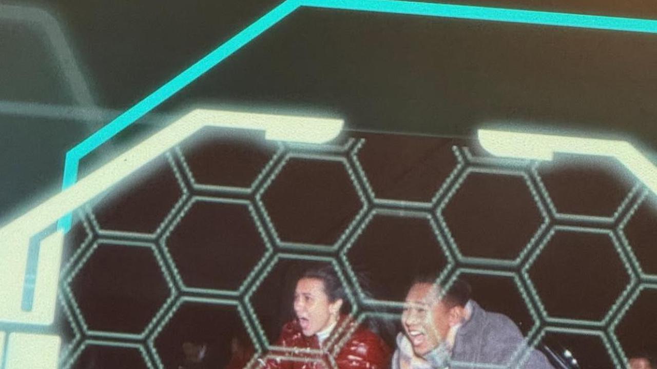 Marsha Aruan Seru-Seruan di Shanghai Disneyland, Eh Lagi-Lagi Bareng Vicky Syaputra!