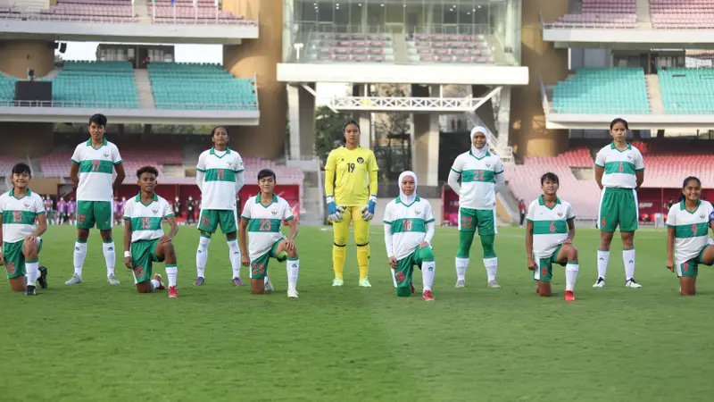 Foto: Belum Petik Poin di Ajang Piala Asia Wanita 2022, Timnas Putri Indonesia Dipaksa Tunduk oleh Thailand