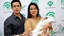 Olla Ramlan dan suaminya, Aufar Hutapea, saat jumpa pers di RSU Bunda, Menteng, Jakarta , Senin (19/1/2015). (Liputan6.com/Panji Diksana)