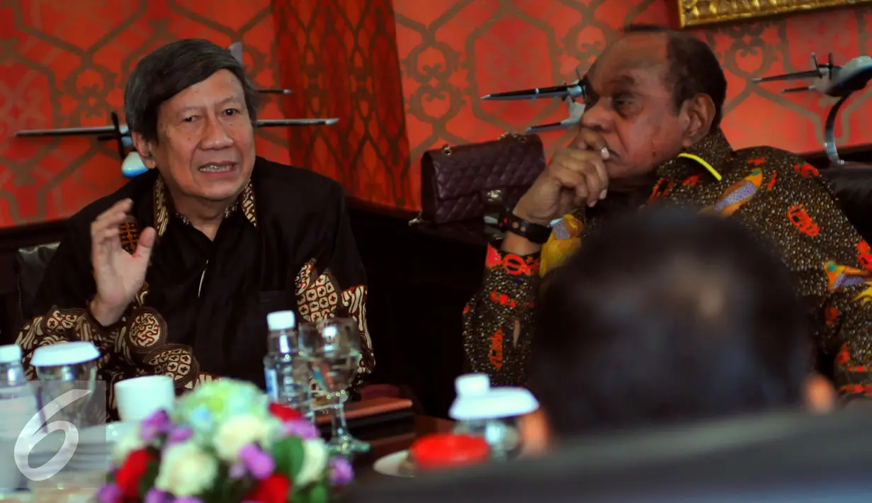 Mantan menteri PAN-RB, Anwar Suprijadi saat menghadiri acara reuni Kementrian PANRB di kawasan Jakarta Selatan, Selasa, (23/2). Pertemuan ini beragendakan mencari solusi terbaik dalam percepatan reformasi birokrasi. (Liputan6.com/Faisal R Syam)