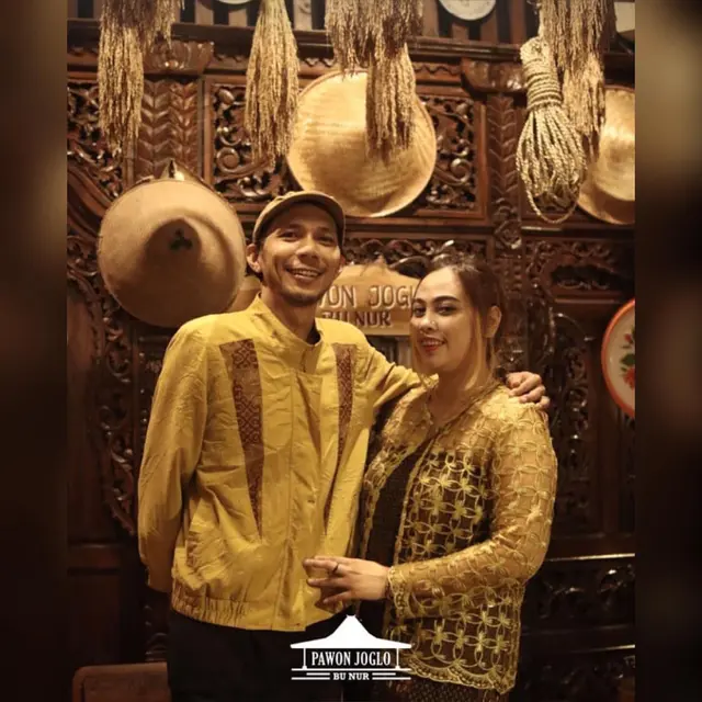 Rayakan Ulang Tahun Istri, Ini 7 Potret Liburan Norman Kamaru di Jogja
