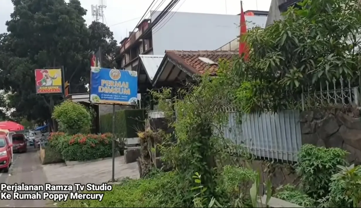 Rumah Mendiang Poppy Mercury (Youtube/Ramza Tv Studio)