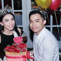 Kezia Karamoy akan melepas masa lajangnya tak lama lagi. Bersama kekasih Axcel Narang, kabar pernikahan Kezia muncul setelah foto pre wedding mereka ramai beredar. Berita baik ini pun sudah dibenarkan sang kakak, Daniel Karamoy.(Instagram/itskeziakaramoy)