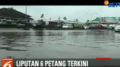 Kendaraan yang melintas harus mengurangi laju kecepatan saat menerabas genangan air.