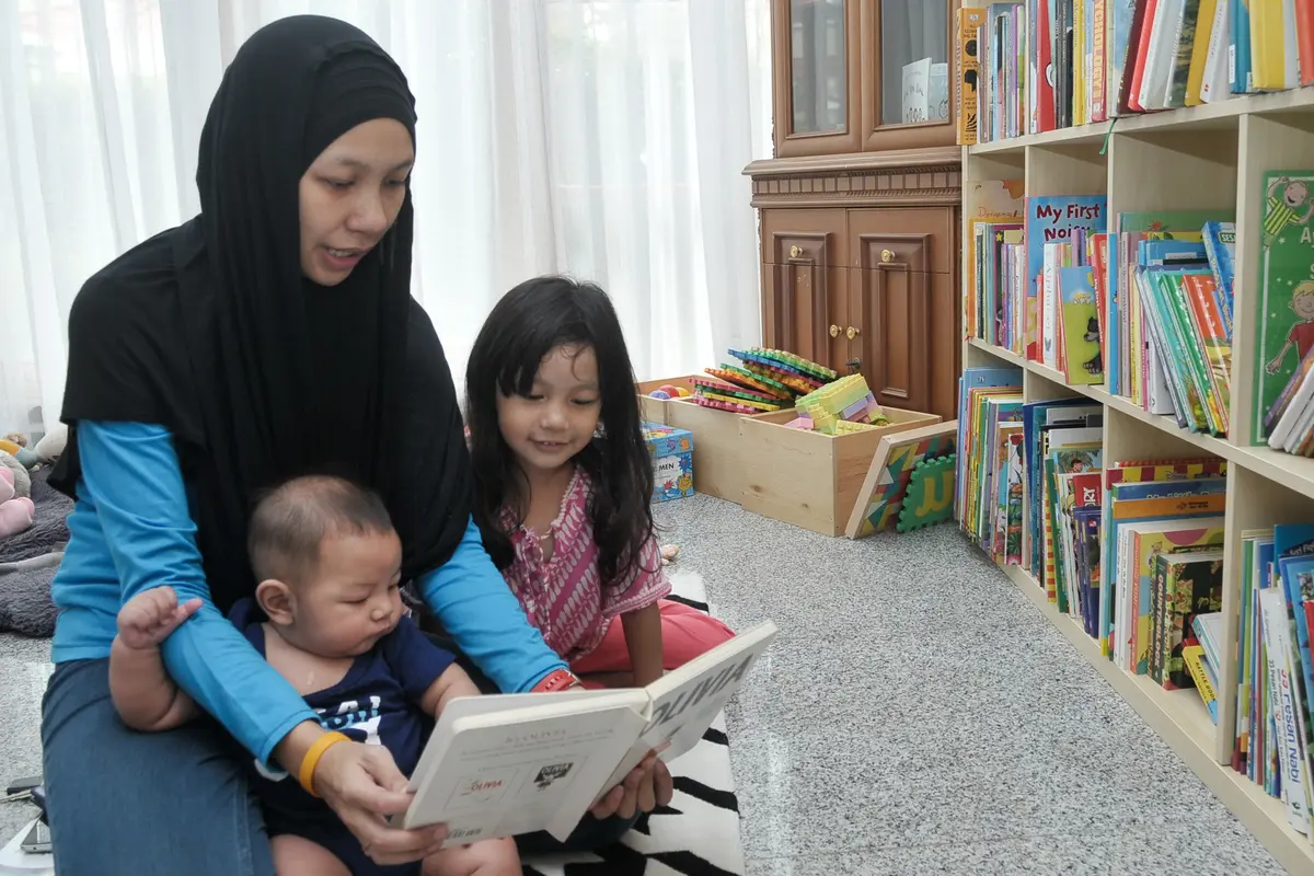 Cara orangtua mengajarkan soal uang kepada anak juga semakin canggih.