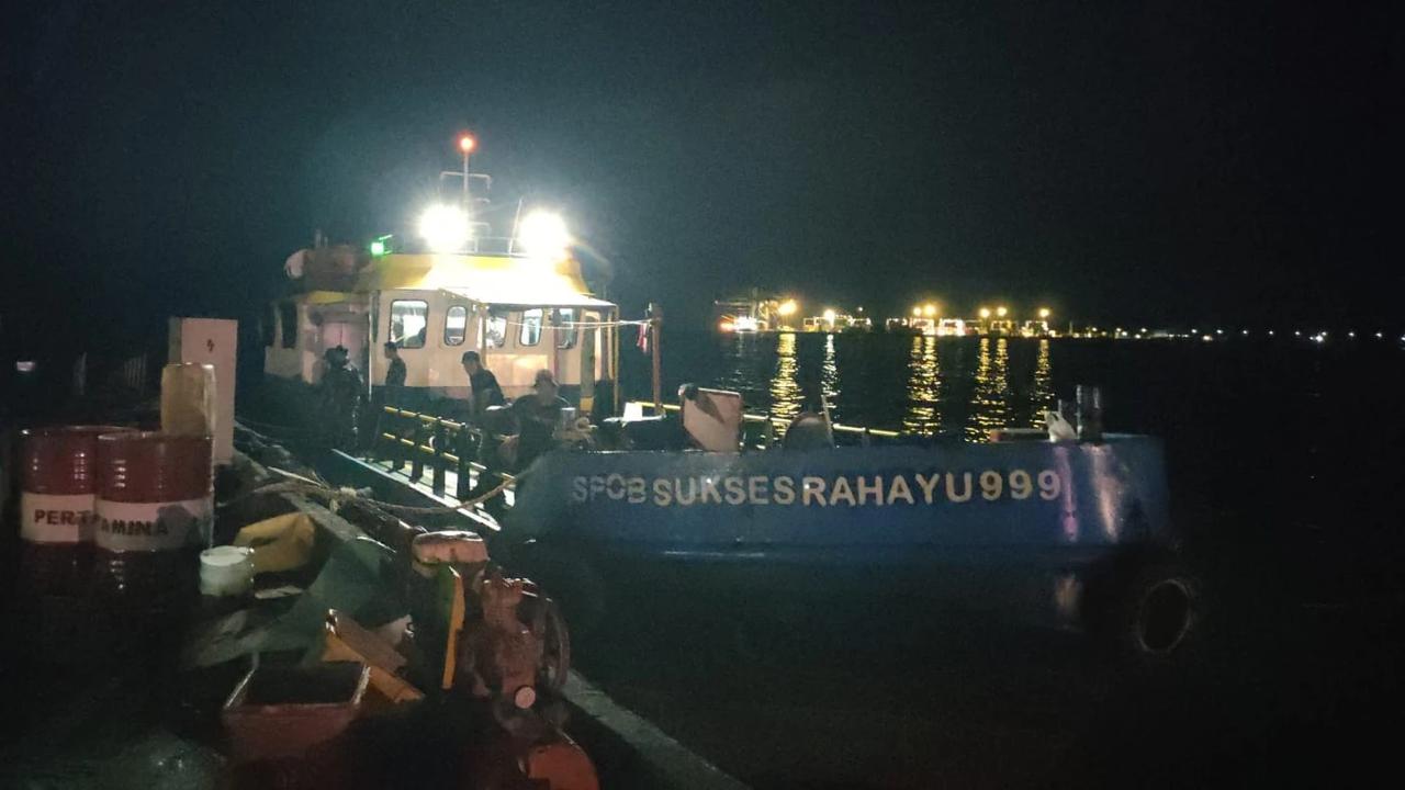 FOTO: TNI AL Amankan Dua Kapal Terkait Dugaan Distribusi BBM Ilegal di Makassar