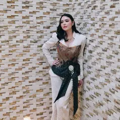 Amanda Manopo Tampil Perdana di Publik Saat Gala Premiere Jangan Buang Ibu. [@bellyverzon]