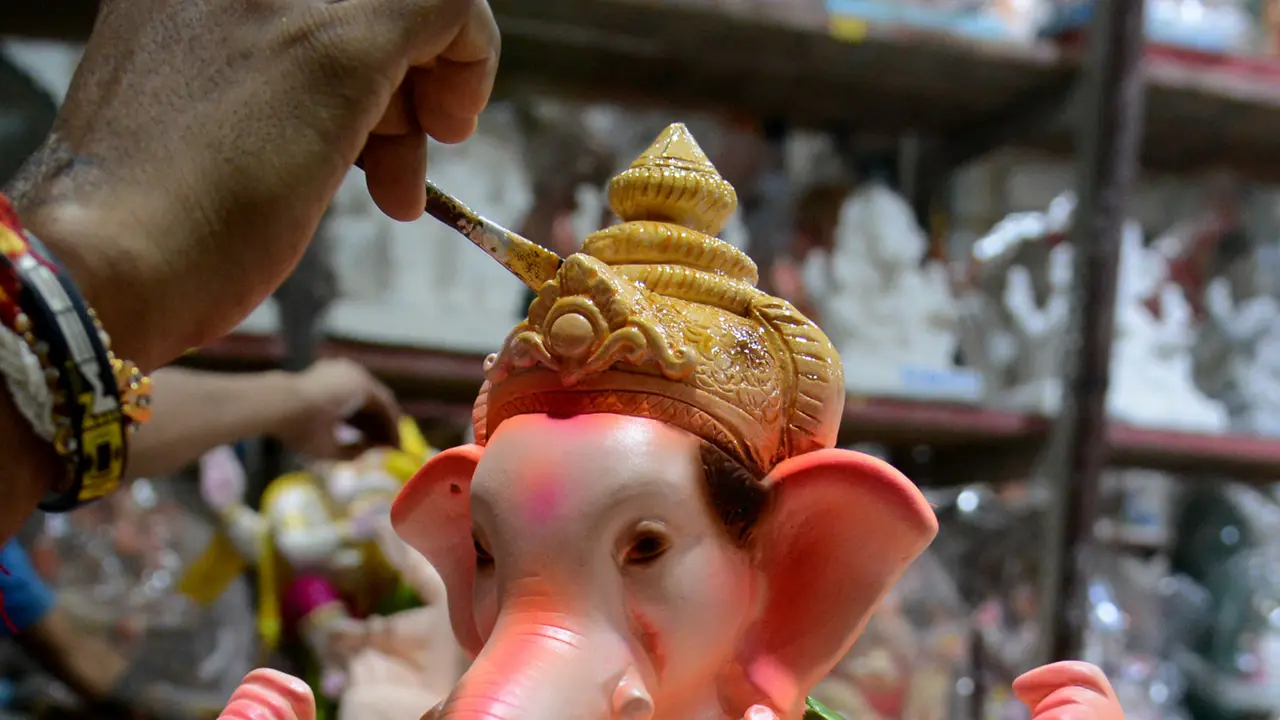 FOTO: Melihat Pembuatan Patung Dewa Ganesha Jelang Festival Ganesh Chaturthi