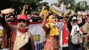 Pegawai Non PNS KNASN dan FHK2I berorasi saat unjuk rasa di Kantor Kemenpan RB, Jakarta, Rabu (2/5). Mereka juga mendesak agar revisi UU Nomor 5 Tahun 2014 tentang Aparatur Sipil Negara (UU ASN) segera disahkan tahun ini. (Liputan6.com/Johan Tallo)