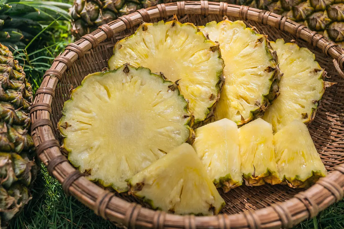Cara Mengupas Nanas Tanpa Pisau, Praktis dan Sederhana, Tips Viral TikTok