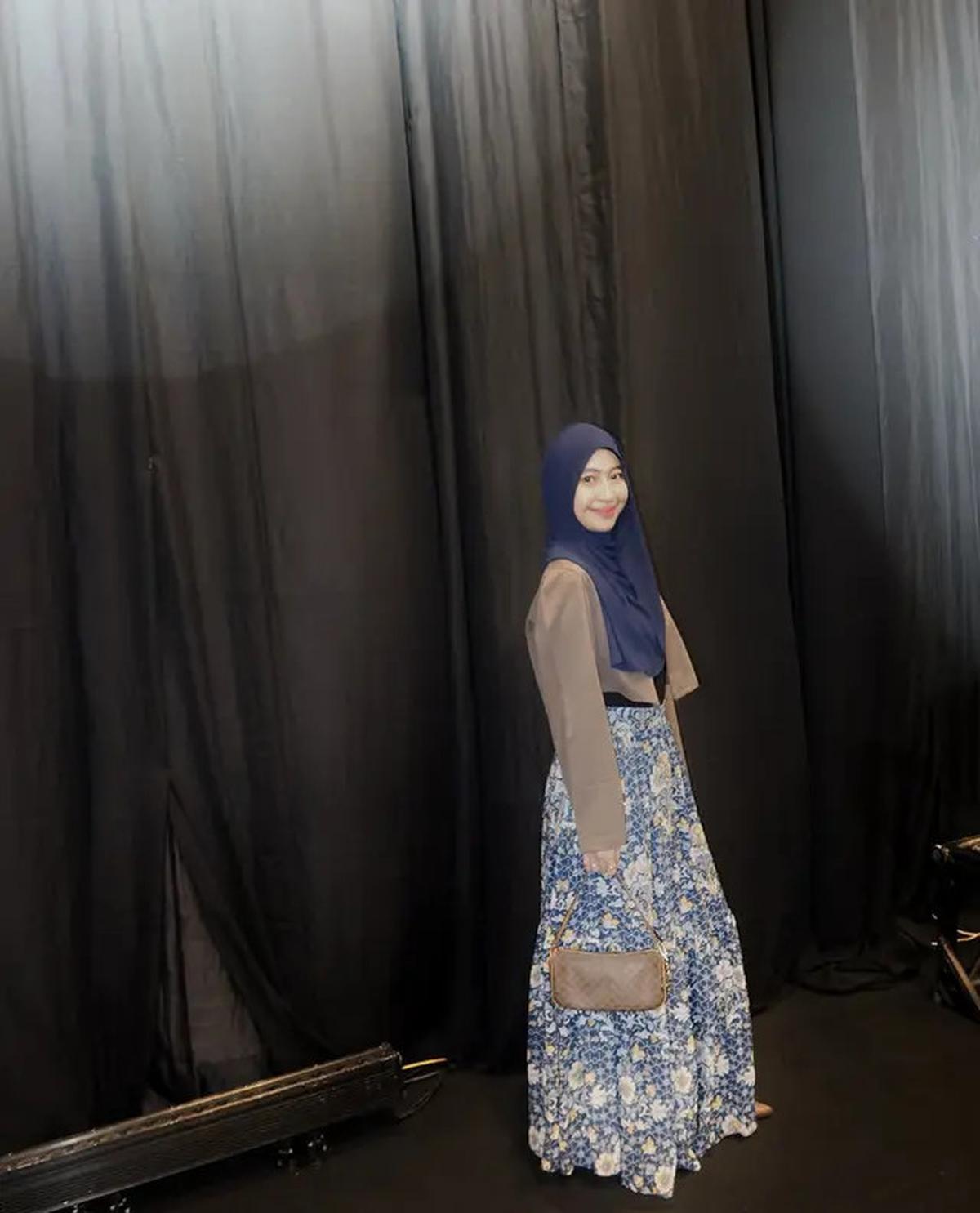 Tanpa Serba Hitam, Adiba Khanza Keluar dari Zona Nyaman dengan Outfit Bernuansa Biru Saat Hadiri Fashion Show