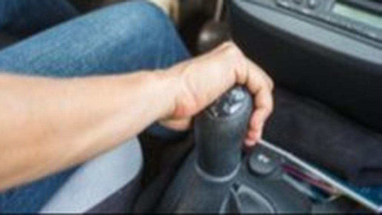 Perhatikan! Berikut adalah 5 alasan mengapa mobil manual tidak bisa mendaki saat berada di tanjakan
