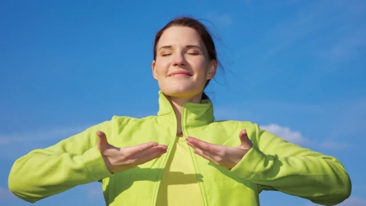 Menghirup napas (Foto: naturalawakeningsmag.com)