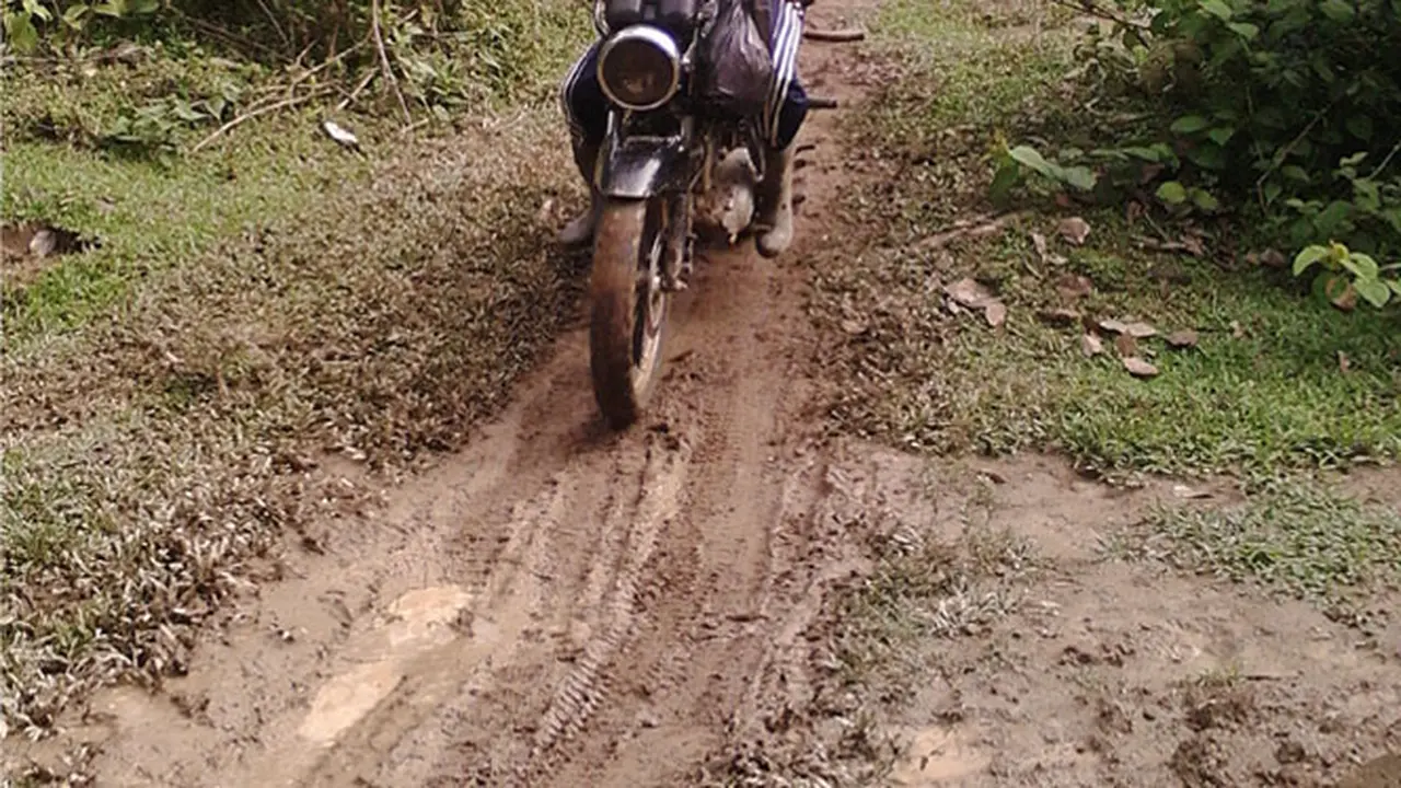 "Kalau Hujan Jalan Kami Seperti Kubangan Kerbau"