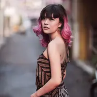 Nggak kuno, pakai baju etnik malah kelihatan keren! (Sumber foto: soniaeryka/instagram)