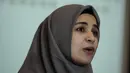 Istri Teuku Wisnu, Shireen Sungkar memberikan keterangan terkait kelahiran anak ketiganya di RS Pondok Indah, Jakarta, Kamis (19/4). Bayi mungil tersebut lahir pada pukul 20.20 WIB dengan berat 3,02 Kg. (Liputan6.com/Faizal Fanani)