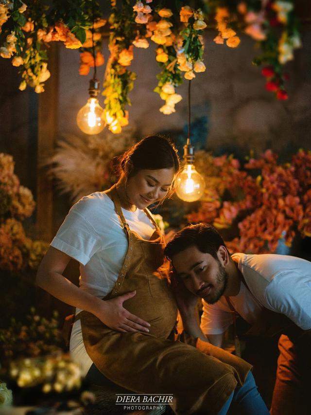6 Pemotretan Maternity Shoot Syahnaz dan Jeje Govinda, Romantis