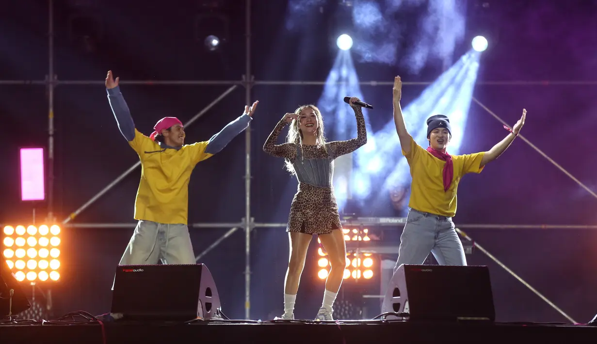 Bunga Citra Lestari di panggung Pestapora hari kedua, Sabtu (21/9/2024). [Foto: Adrian Putra/Fimela]