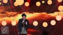 Aksi panggung Aliando Syarief saat tampil di The Biggest Concert di Studio 6 Emtek City, Jakarta, Rabu (26/10). The Biggest Concert  Aliando Syarief bertemakan "Magicaliando". (Liputan6.com/Herman Zakharia)
