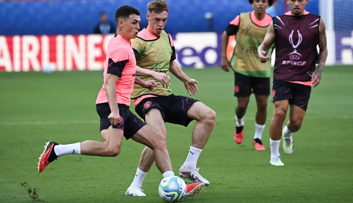 Nama-nama lain seperti Josko Gvardiol, Rodri, Phil Foden hingga Erling Haaland masuk dalam skuad yang disiapkan untuk melawan Sevilla. (Angelos Tzortzinis / AFP)