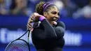 Ekspresi petenis Serena Williams saat memperoleh satu poin dalam laga melawan Caty McNally selama putaran kedua turnamen tenis AS Terbuka di New York, Amerika Serikat, Rabu (28/8/2019). Williams menang 5-7, 6 -3, 6-1. (AP Photo/Charles Krupa)