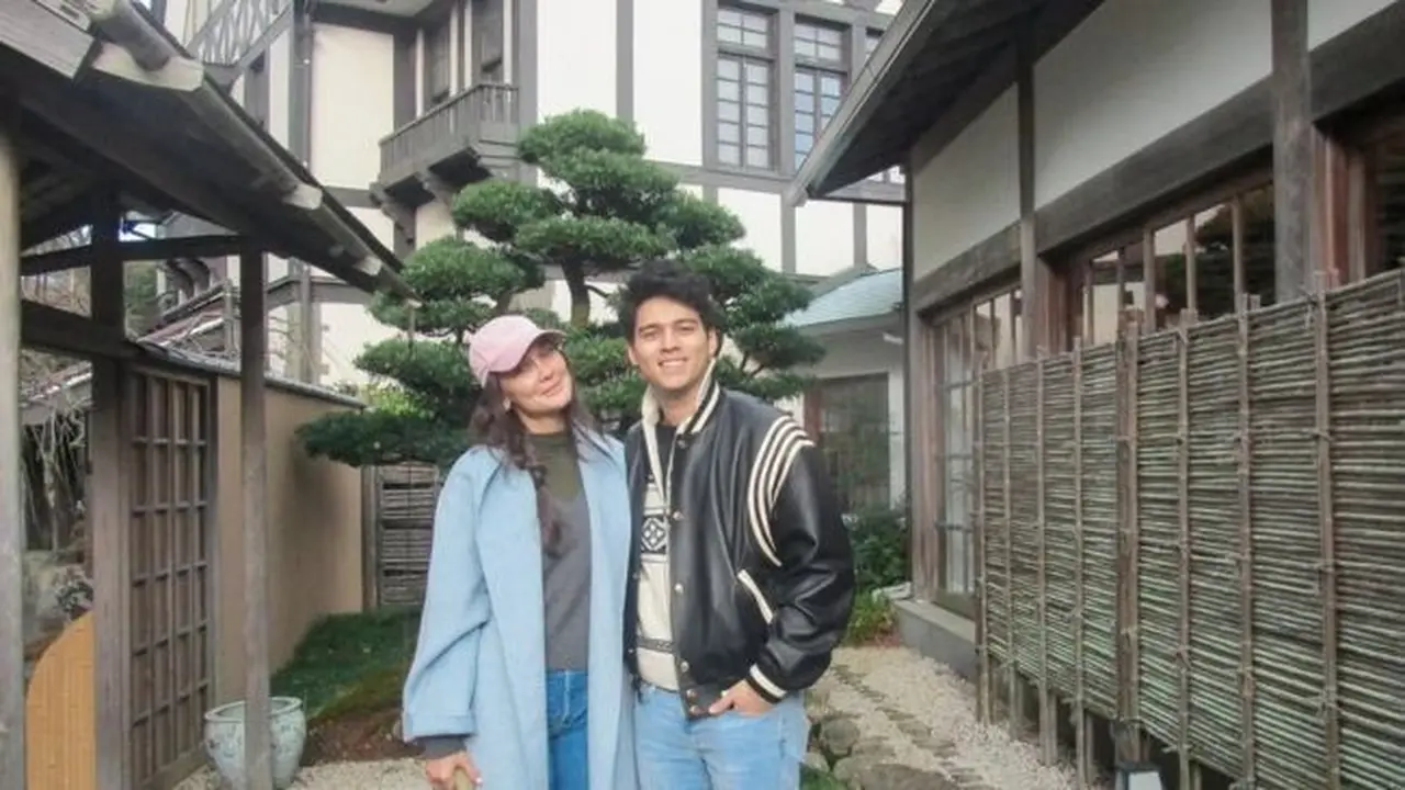 5 Momen Luna Maya dan Maxime Bouttier Liburan ke Jepang, Romansa Penuh Cerita  (credit: instagram/lunamaya).