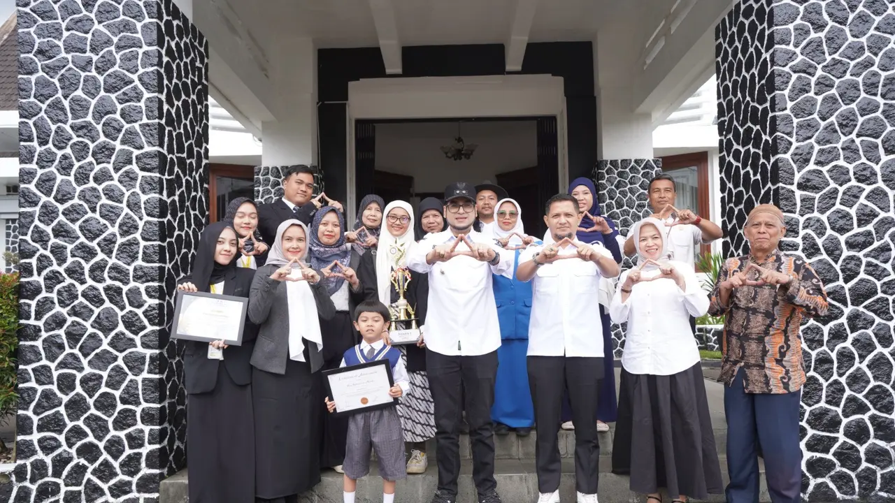 Bocah lima tahun asal Sukabumi jago matematika. (Liputan6.com/Fira Syahrin)