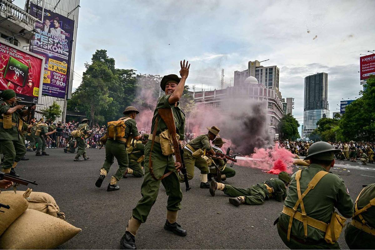FOTO: Semangat Arek Suroboyo Menyala di Parade Surabaya Juang 2025