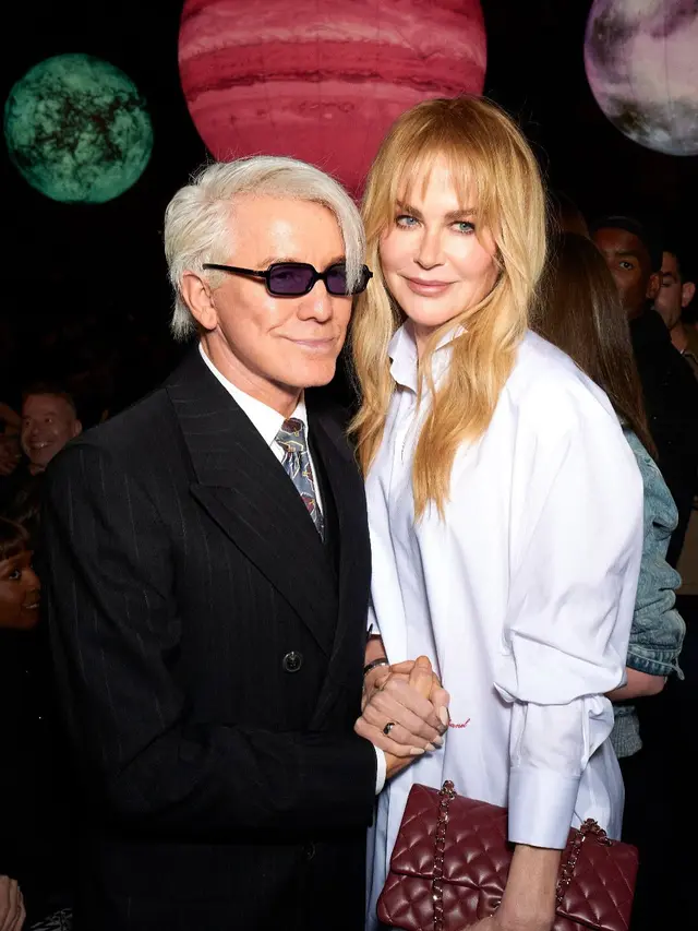 Tampilan Breakup Bangs Nicole Kidman Hadiri Show Chanel, Bikin Awet Muda di Usia 58 Tahun