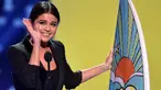 Selena Gomez saat menerima penghargaan Ultimate Choice Award pada gelaran Teen Choice Awards, Los Angeles, 10 Agustus 2014. Selena mengatakan dirinya menjalani kemoterapi setelah didiagnosis menderita penyakit lupus. (Kevin Musim Dingin/Getty Images/AFP)