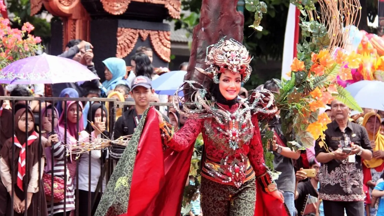 Lenggak-lenggok Pagi Putri Bupati di Jalanan Purbalingga