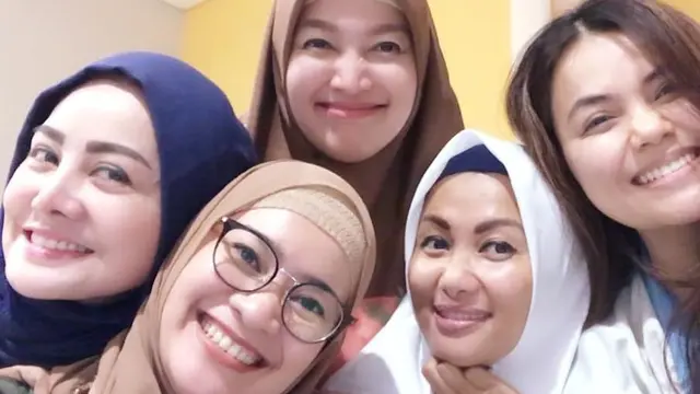 6 Potret Ini Tunjukkan Cici Paramida Awet Muda di Usia 46 Tahun