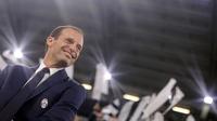 Pelatih Juventus, Massimiliano Allegri, saat laga kontra Juventus, di Juventus Stadium (29/10/2016). Allegri yakin timnya bisa membawa pulang tiga angka saat tandang ke markas Chievo Verona, malam ini.  (Reuters/Giorgio Perottino)