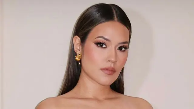 Gaya Elegan Serba Brand Lokal Raisa Hadiri Premiere Wicked di Singapura, Curi Atensi Foto Bareng Ariana Grande dan Cynthia Erivo