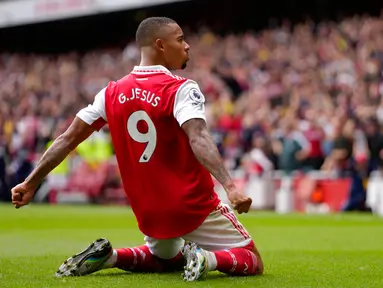 Pemain Arsenal Gabriel Jesus melakukan selebrasi usai mencetak gol ke gawang Tottenham Hotspur pada pertandingan sepak bola Liga Premier Inggris di Emirates Stadium, London, Inggris, 1 Oktober 2022. Arsenal menang 3-1. (AP Photo/Kirsty Wigglesworth)