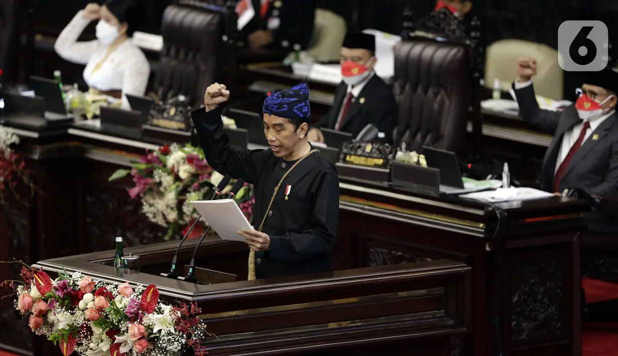 Presiden Joko Widodo atau Jokowi saat mengikuti Sidang Paripurna DPR 2021 di Gedung Nusantara, Senayan, Jakarta, Senin (16/8/2021). Jokowi membacakan RUU APBN 2022 dan Nota Keuangan. (Liputan6.com/Angga Yuniar)