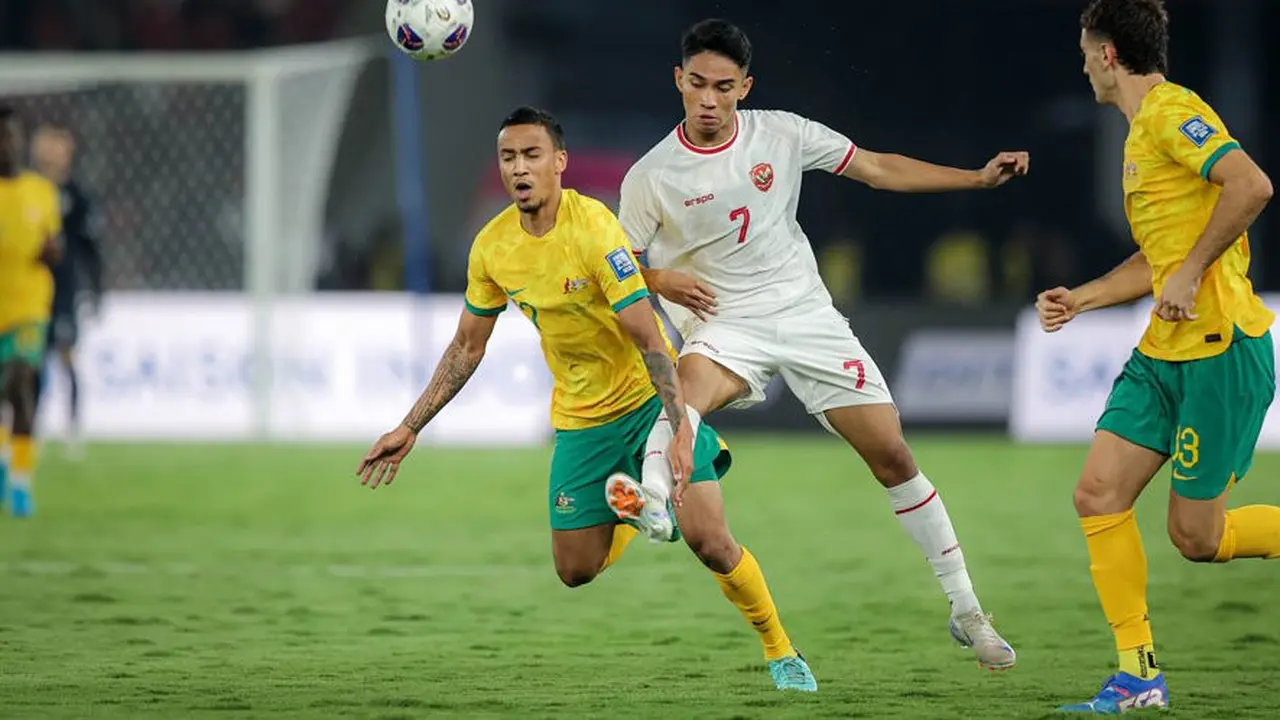Aksi Marselino Ferdinan pada laga Timnas Indonesia vs Australia di Stadion Gelora Bung Karno (c) Bagakara Lazuardi