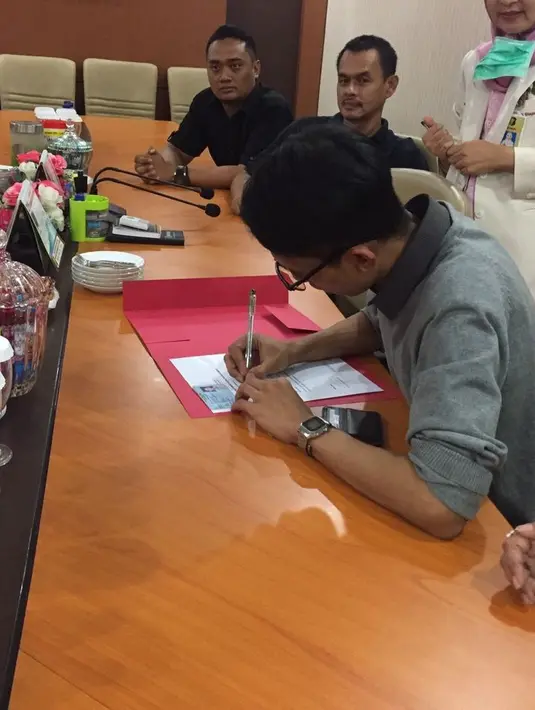 "Kami dihubungi satu hari setelah pemeriksaan Mario Teguh di Resmob Polda Metro Jaya. Saat itu sudah ditentukan waktu dan tempat untuk dilakukan tes DNA," ujar Ferry kepada Bintang.com melalui sambungan telepon, Jumat (11/11). (Istimewa/dok. Bintang.com)